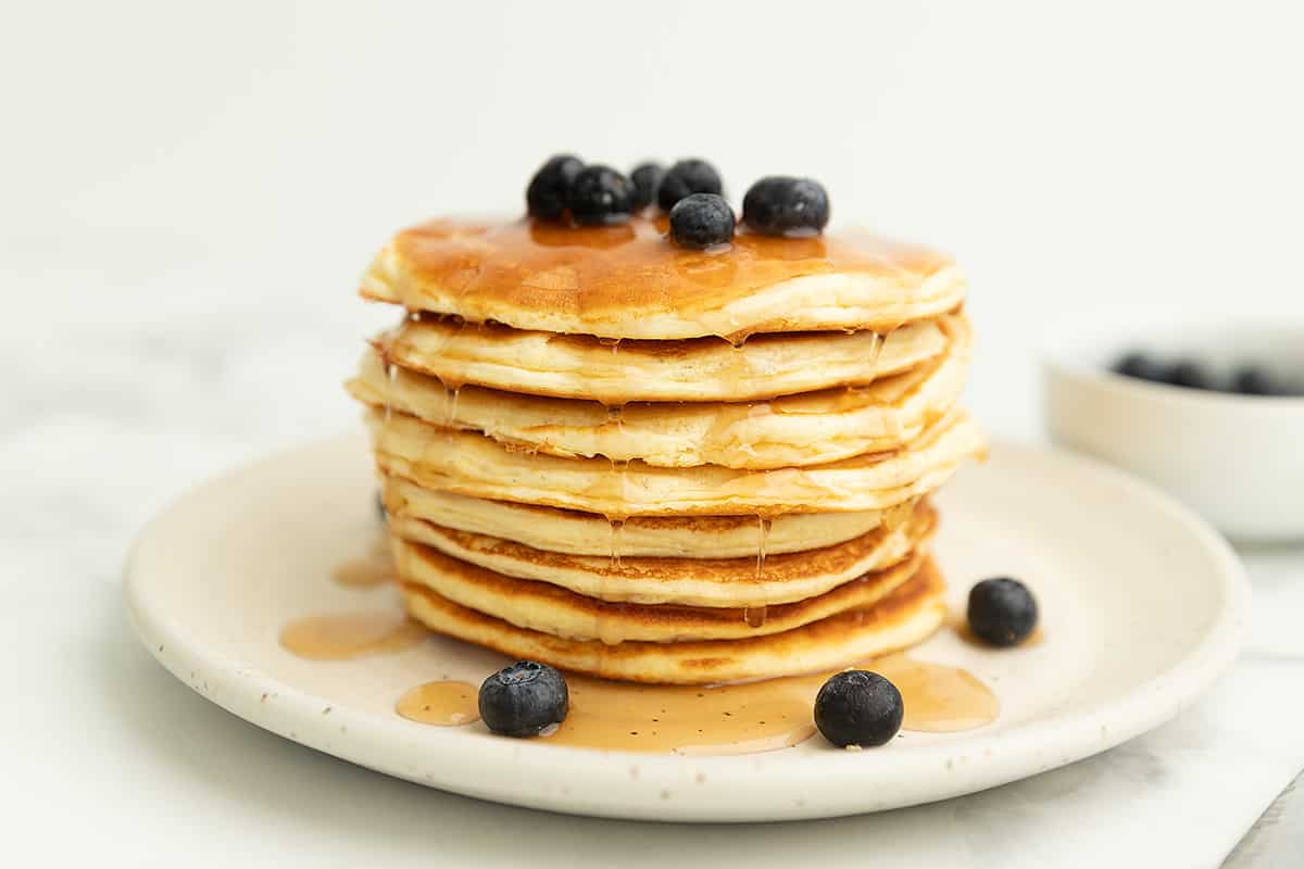 Low-Calorie Protein Pancakes (34g Protein, 320 Calories) | Eati — blog cover: nutrition, calories, and healthy eating tips