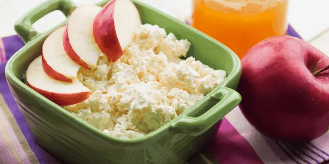 Cottage Cheese & Apple Slices (25g Protein, No-Cook Breakfast) | Eati — Eati blog cover