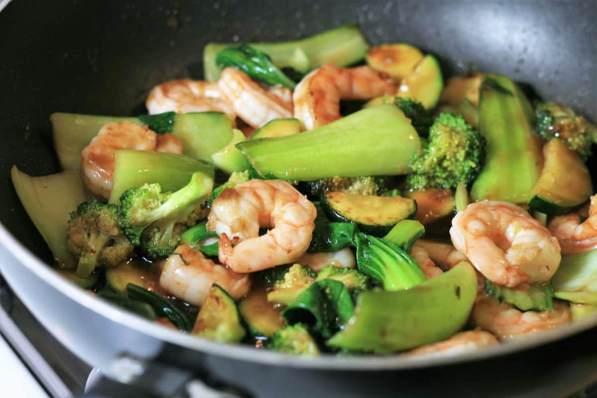 Shrimp Stir-Fry with Vegetables Recipe (350 Cal, 38g Protein) | Eati — Eati blog cover