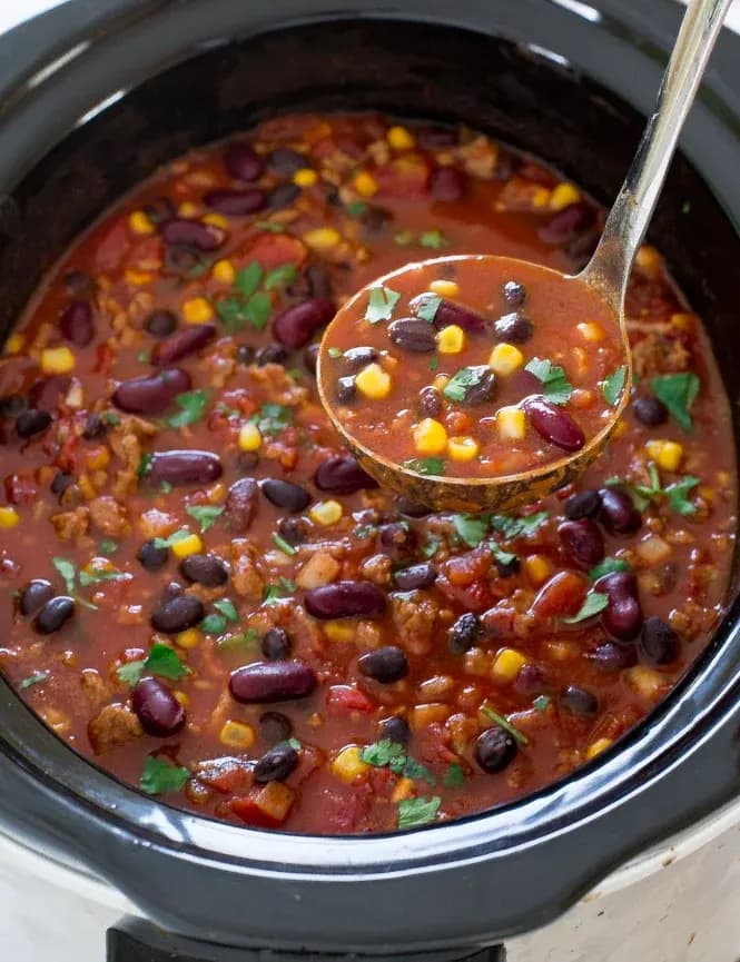 Ground Turkey Chili Recipe (360 Cal, 38g Protein) | Eati — Eati blog cover