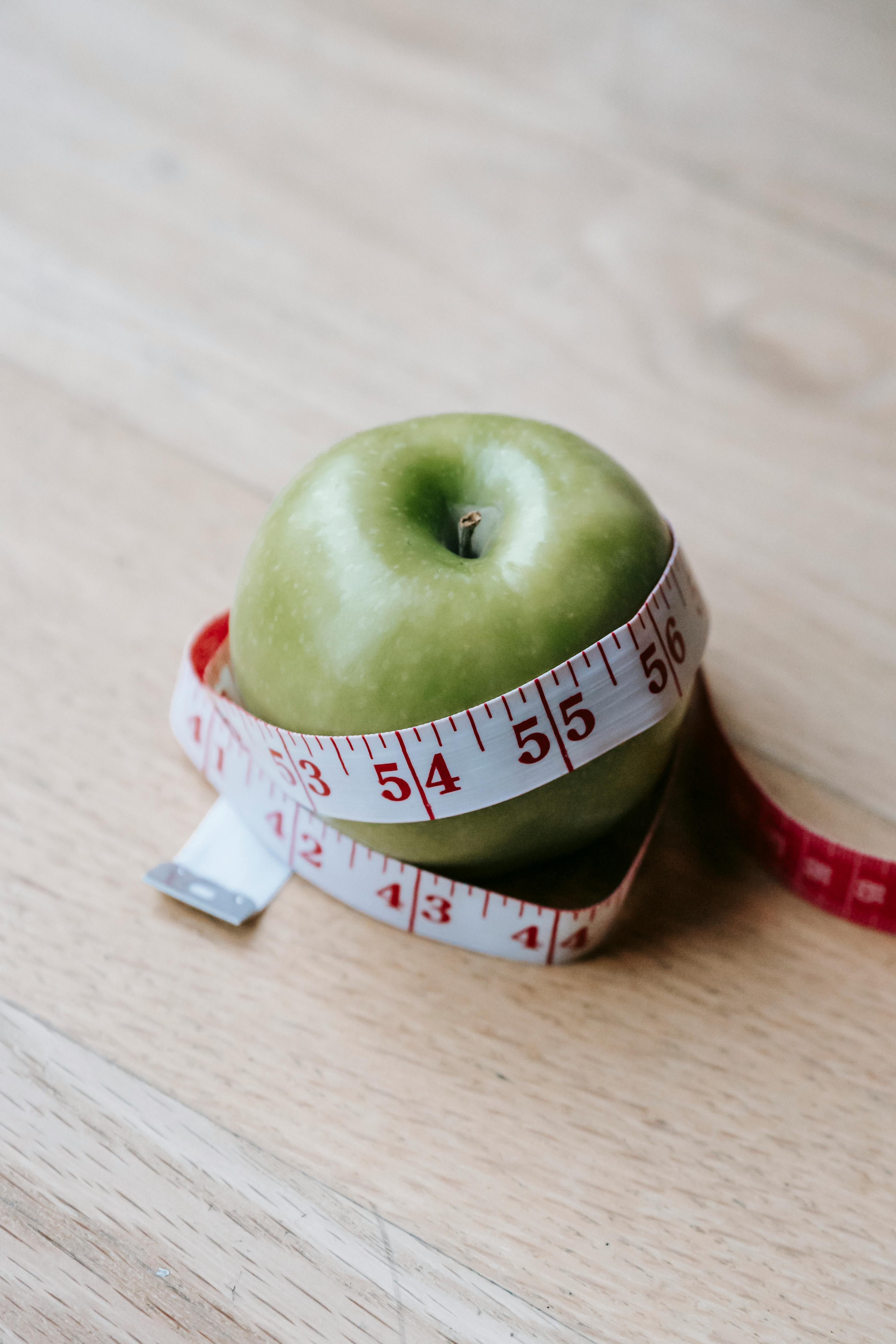 How Many Calories Should I Eat to Lose Weight? (Complete Science-Based Guide + Examples) — featured image for this nutrition and weight loss article on Eati